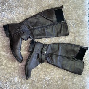 7 1/2M wide calf boot. The Brand is G by guess.